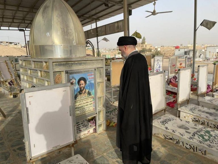 Sayyed Mohammad Reda Al-Sistani visita «Las Tumbas de los Mártires de la Defensa Cualificada»